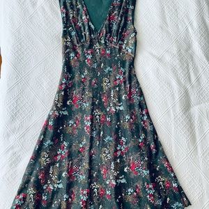 Silk green floral dress Anthropologie - by Stella Forest